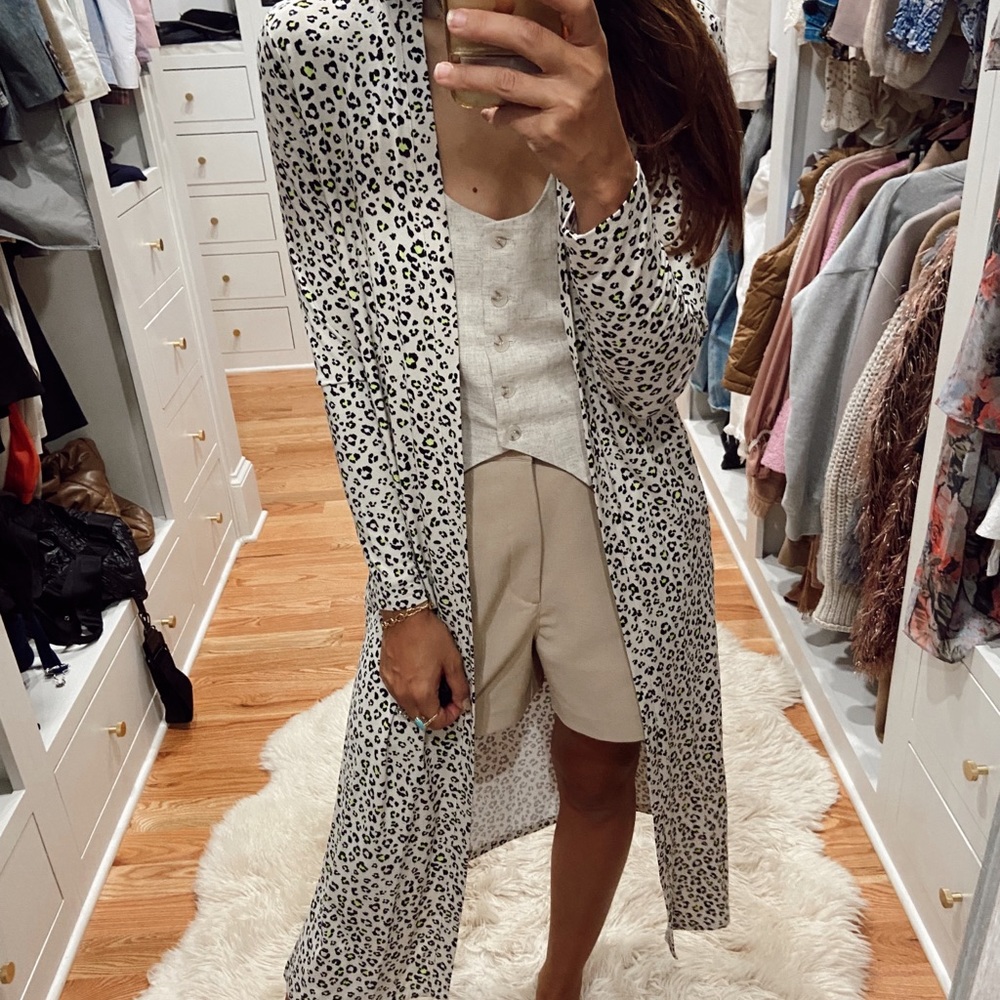 BB Dakota size small leopard duster